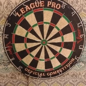 League Pro Dartboard - Black and White